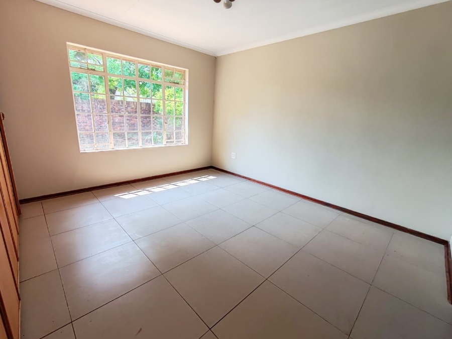 3 Bedroom Property for Sale in Kannoniers Park North West